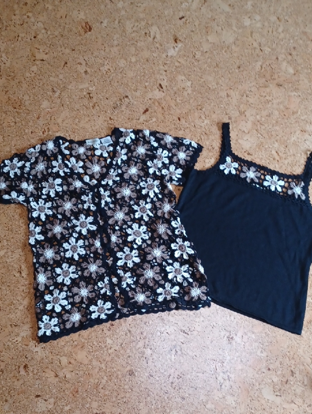 White Stag Vintage Black/White/Tan Floral Crochet Tank & Shirt Set Size L